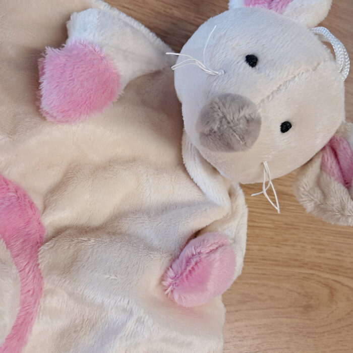 Doudou souris personnalisé avec le prénom de bébé